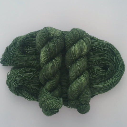 Laine fingering 85% mérinos superwash 15% nylon, coloris "Forêt"