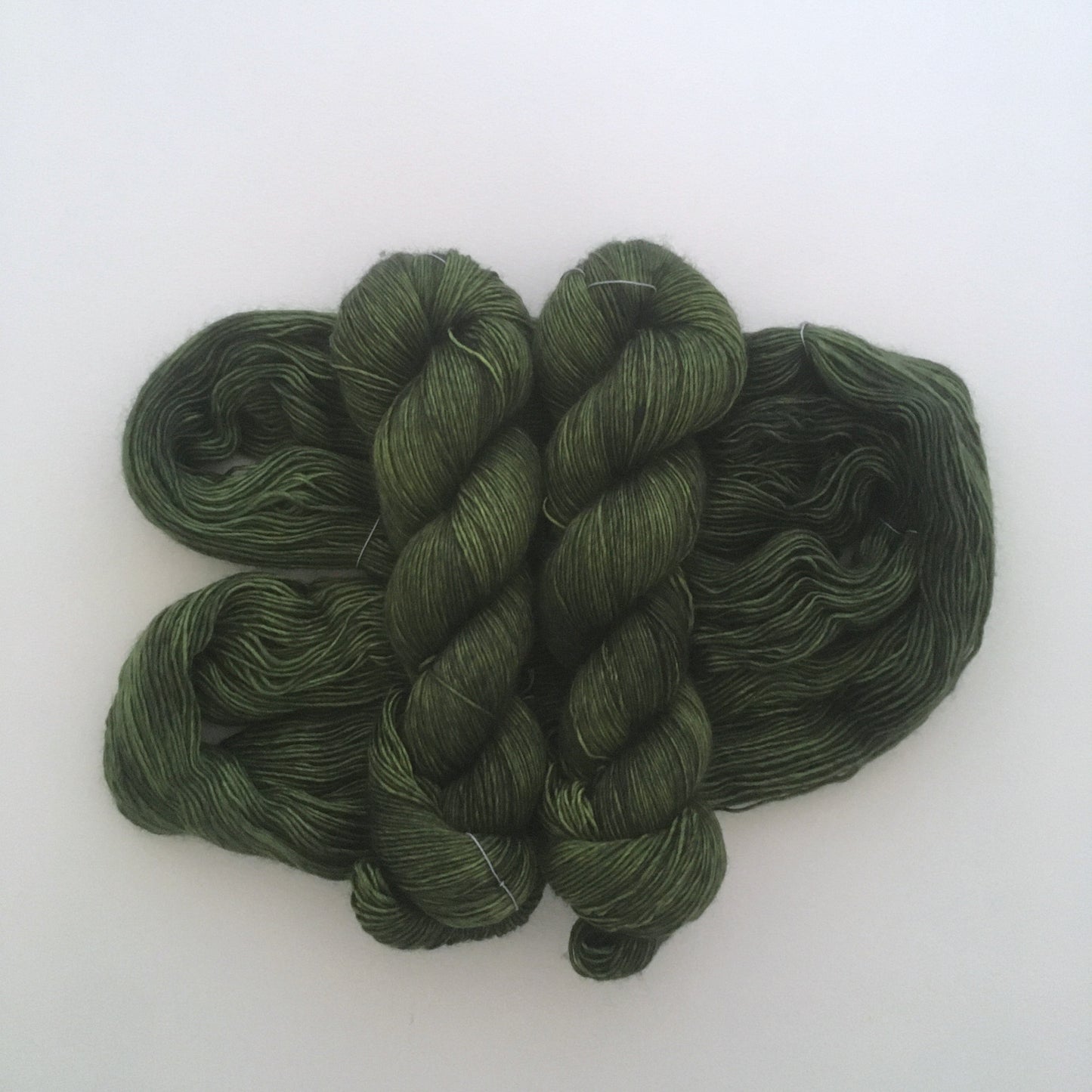 Laine mèche fingering 56% mérinos superwash 44% mohair, coloris "Forêt"