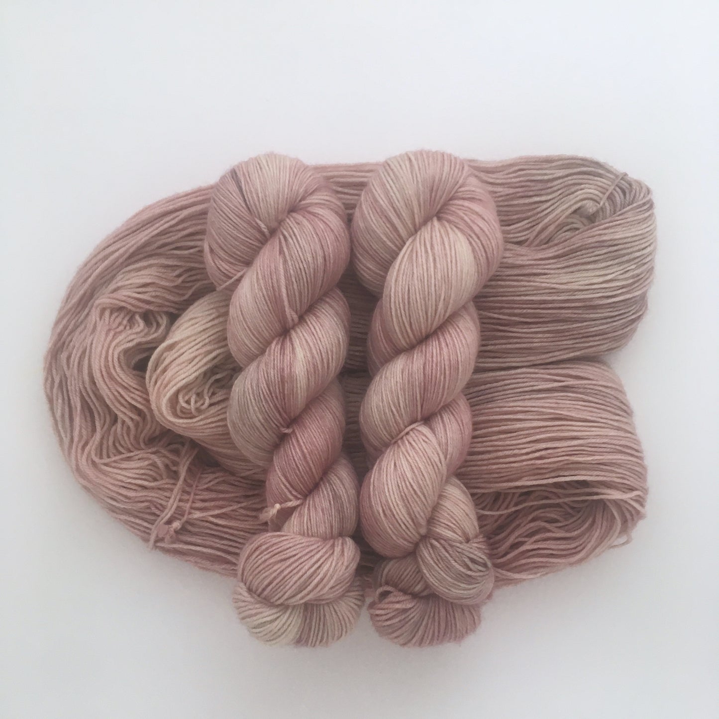 Laine fingering 85% mérinos superwash 15% nylon, coloris "Gingembre sans wasabi"